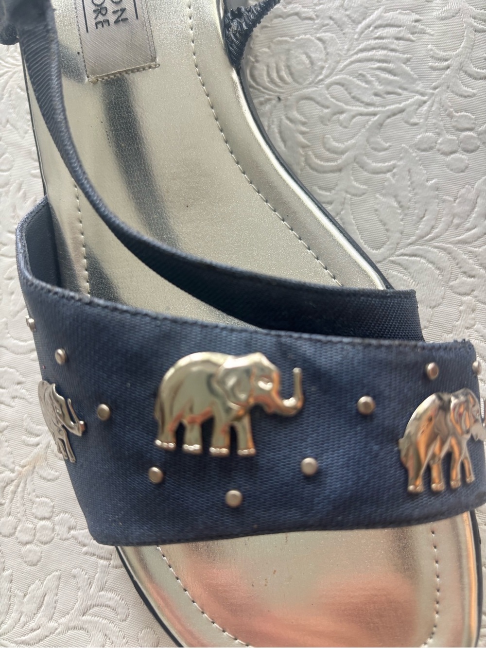 Vintage Allyson Whitmore Silver Elephant-Embellished Slingback Sandals, Size 9 - Picture 11 of 15
